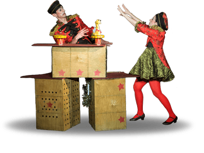 photo d'un duo de comédien clowns avec une marionnette