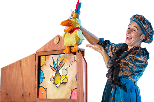 photo de deux personnages dont une marionnette lors d'une représentation de Drôles d'Oiseaux - Spectacle pour les tous petits